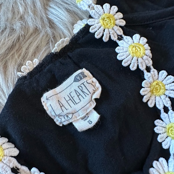 Black Tank-top with Daisy Detail Straps - Picture 5 of 6